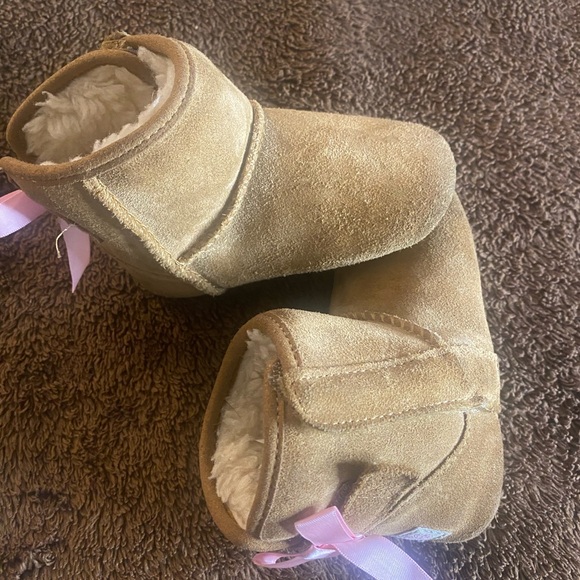 UGG Tan Boots with Soft Suede Material and Cozy Fleece Lining - Picture 2 of 4